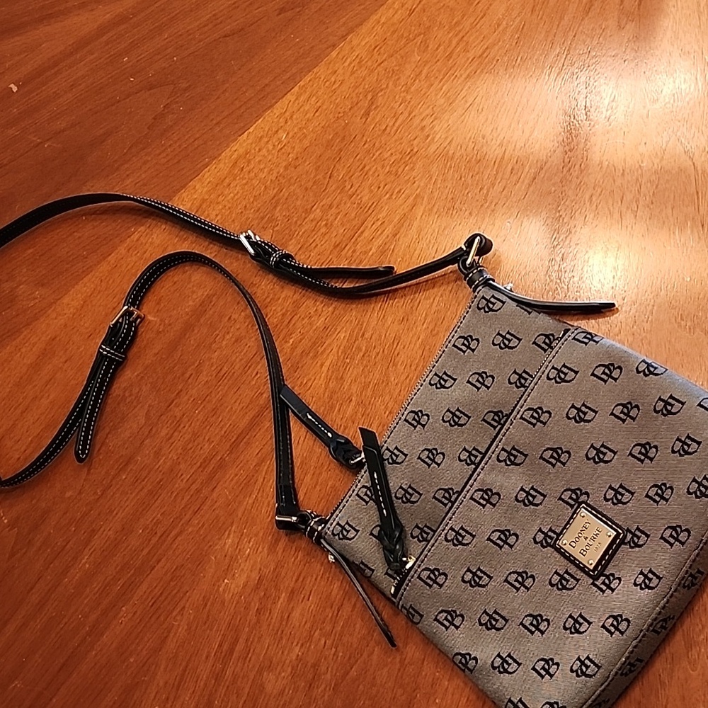 Dooney & Bourke signature gray black crossbody!! LIKE NEW CONDITION!!!